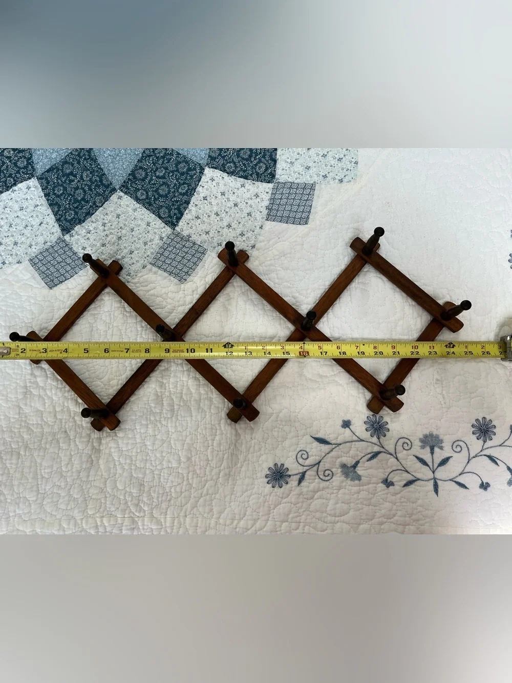 Vintage Wooden Accordion Adjustable 10 Peg Rack Wall Decor in Brown
